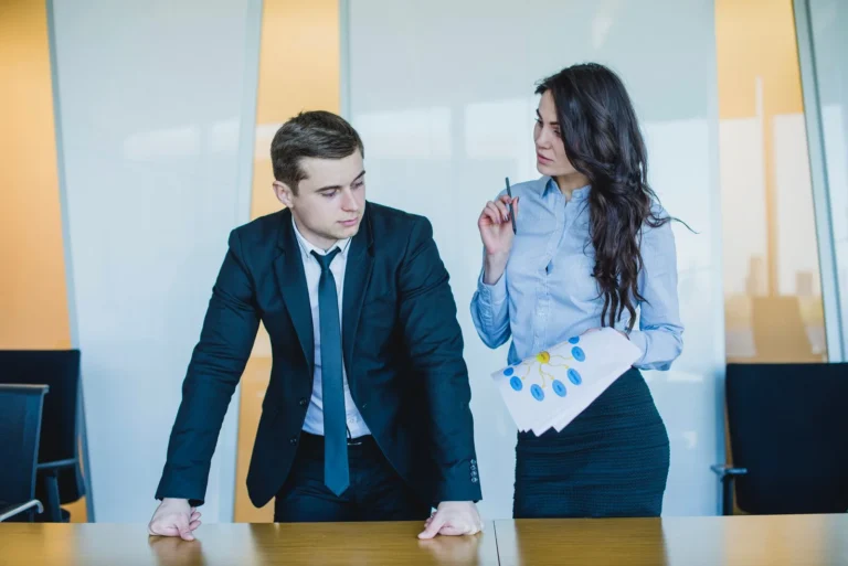 business-woman-explaining-something-ceo_23-2147626385