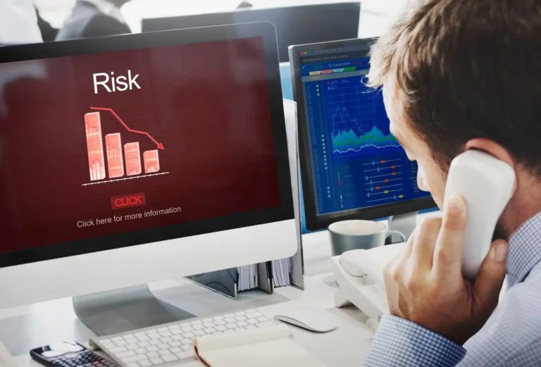 risk-gamble-opportunity-swot-weakness-unsure-concept_53876-122989