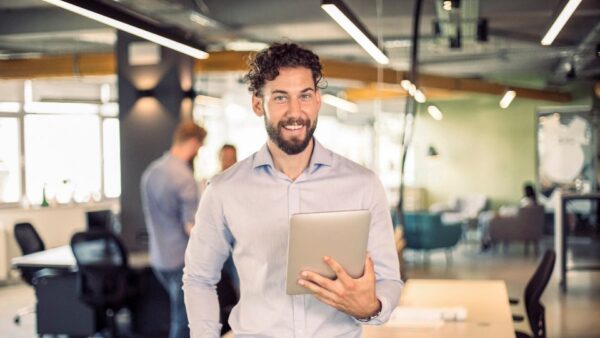 The Manager’s Toolkit: Integrating AI for Business Success Online
